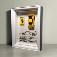 Ferrari F40 (Jaune) - Vitrine avec modèle réduit au 1/64