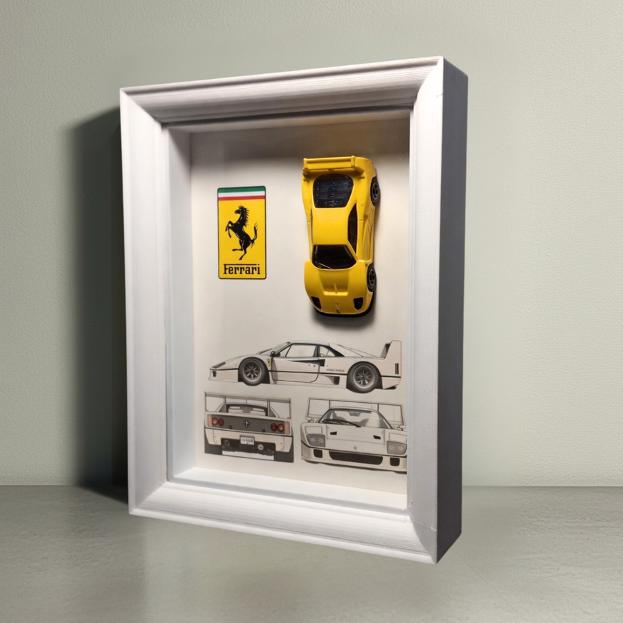 Ferrari F40 (Jaune) - Vitrine avec modèle réduit au 1/64