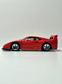 Ferrari F40 - Vitrine avec modèle réduit au 1/64