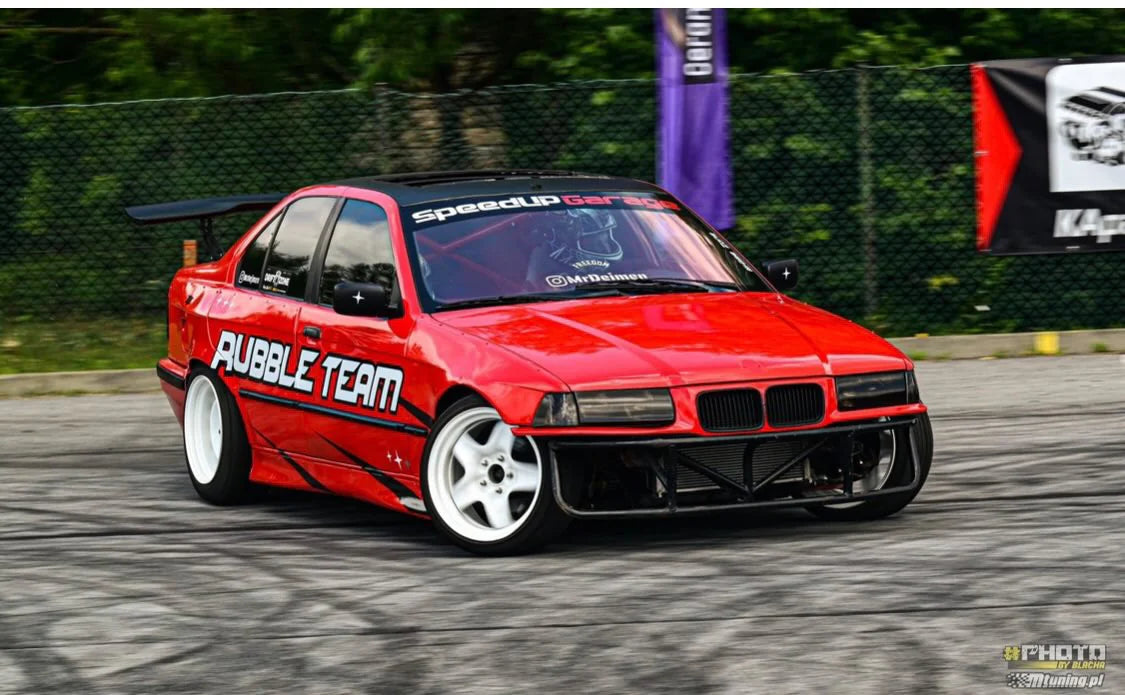 Referenzfoto des BMW Rubble Team auf der Rennstrecke